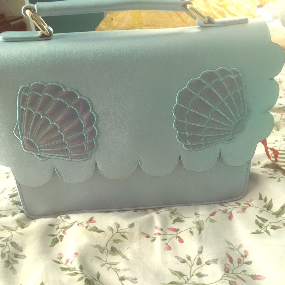 ModCloth Seashell purse